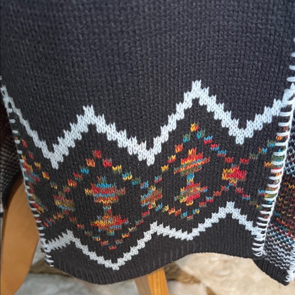 Chic Hooded Cardigan with Patterned Design - Picture 4 of 6